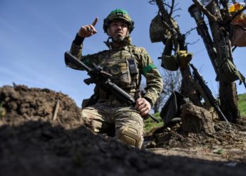 Ucrania aleja a las fuerzas rusas de la carretera clave de Bajmut, según experto militar