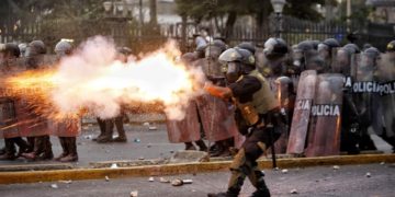 Perú crea un equipo especial de fiscales para investigar muertes en protestas