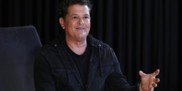 Carlos Vives viaja a sus orígenes en un «carro Ford» para su nuevo documental