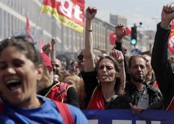 Los sindicatos mantendrán la presión si la reforma de Macron sigue en pie