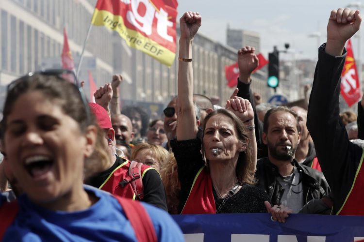 Protesta en Marsella contra la reforma de las pensiones. EFE/EPA/Guillaume Horcajuelo
