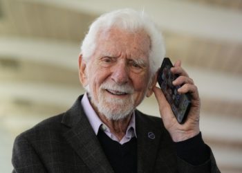 El celular cumple medio siglo y lo usa más del 68 % de la población