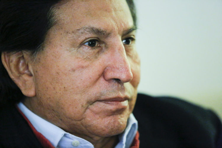 Fotografía de archivo, tomada en mayo de 2017, en la que se registró al expresidente de Perú Alejandro Toledo, durante una entrevista con EFE, en Manhattan (Nueva York, EE.UU.). EFE/Eduardo Muñoz