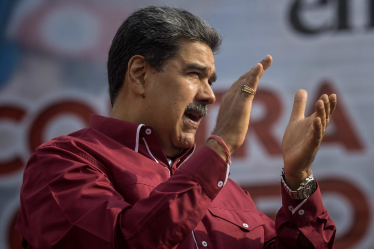 El presidente de Venezuela, Nicolás Maduro, participa en un acto masivo para conmemorar 21 años del regreso de Hugo Chávez al poder tras el golpe de estado en su contra, en Caracas (Venezuela), este 13 de abril de 2023. EFE/ Miguel Gutiérrez