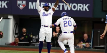 Los Rangers aplastan a los Astros y ganan la serie de Texas