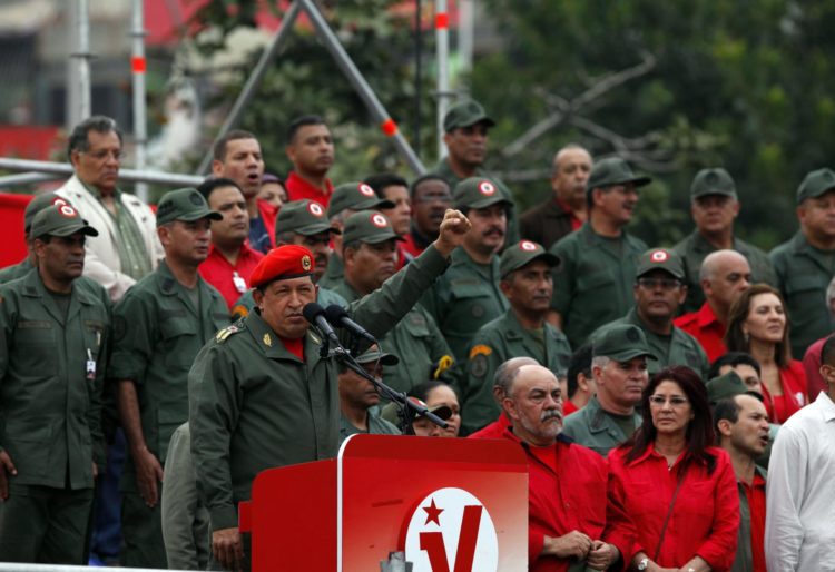 Imagen de archivo del mandatario Hugo Chávez (1999-2013) . EFE/David Fernández