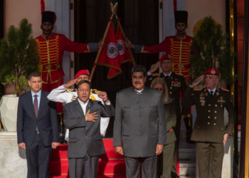 Maduro recibe a Arce en Caracas para un encuentro previo a firma de acuerdos