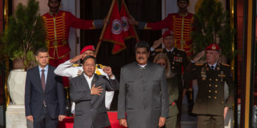 Maduro recibe a Arce en Caracas para un encuentro previo a firma de acuerdos