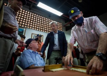 El presidente de Xunta de Galicia comprometido a ayudar a gallegos en Venezuela