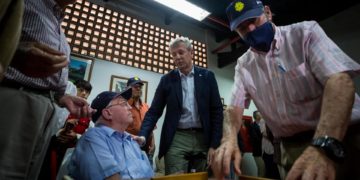El presidente de Xunta de Galicia comprometido a ayudar a gallegos en Venezuela