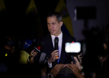 Colombia evita decir «expulsión» y afirma que salida de Guaidó tuvo garantías