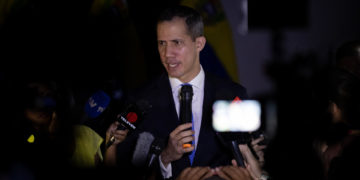 Colombia evita decir «expulsión» y afirma que salida de Guaidó tuvo garantías
