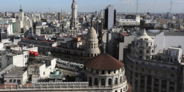 Furor por los alquileres temporarios para turistas en dólares en Argentina