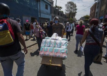 Cepal y FMI proyectan que la economía venezolana se desacelerará este año