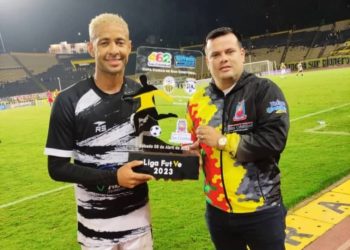 Concejo Municipal otorgó la Copa Aniversario de San Cristóbal al Zamora Fc