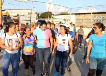 Alcaldesa Angie Quintana visitó comunidad de Caja de Agua