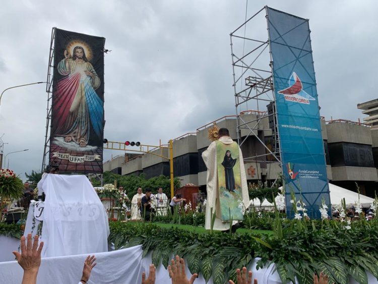 La Fiesta de la Divina Misericordia volvió a inundar de fe las calles de Valera