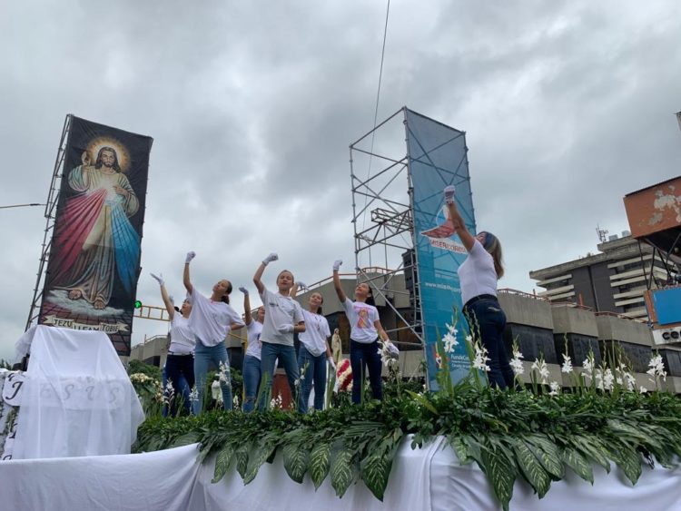 La Fiesta de la Divina Misericordia volvió a inundar de fe las calles de Valera
