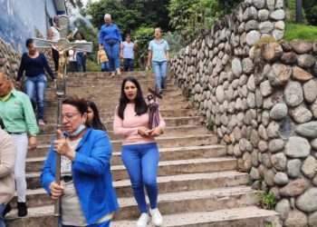 Ulandinos del NURR recrearon el Calvario de Jesús