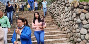 Ulandinos del NURR recrearon el Calvario de Jesús