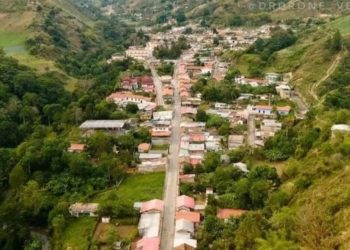 Población de Santiago reclama atención médica