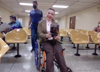 Bautizan libro “Entrega Total” de Valeria Ospina
