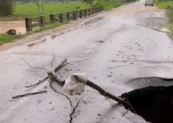Se hundió calzada de la vía al puente La Arenosa del municipio Panamericano del Táchira fronterizo con Mérida