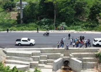 Recuperan vía de acceso a Trujillo 