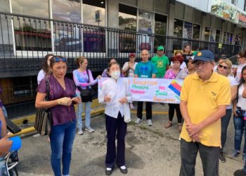 Maestros y trabajadores de la administración pública iniciaron la Semana Santa en las calles