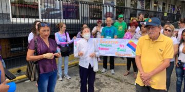 Maestros y trabajadores de la administración pública iniciaron la Semana Santa en las calles