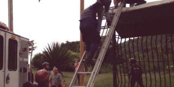 Bomberos evitan que una mujer se suicide en el viaducto en Valera