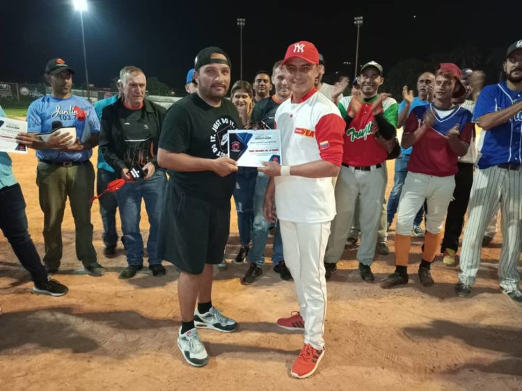El equipo Leones se tituló campeón de la Copa de Sóftbol categoría B, 25 años de Decorauto Boconó