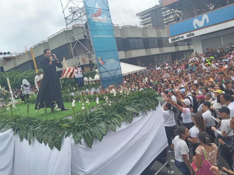 La Fiesta de la Divina Misericordia volvió a inundar de fe las calles de Valera