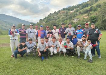 Leones sigue imparable en sóftbol