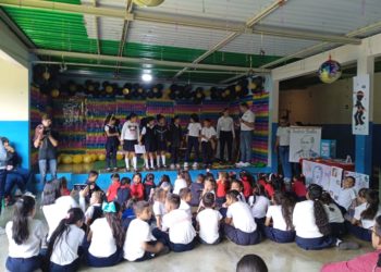 E.B JJ Espinoza celebra 70 años de fundación