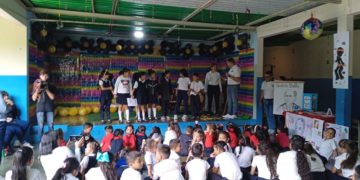 E.B JJ Espinoza celebra 70 años de fundación