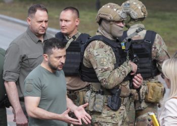 Putin y Zelenski visitan tropas en el frente ante la contraofensiva de Kiev
