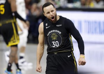 Lakers aceleran hacia los play-in en la gran noche de Curry, Klay y Brunson