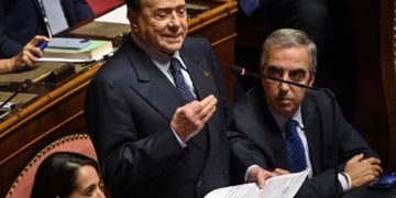 Berlusconi en cuidados intensivos por una infección pulmonar y leucemia