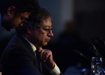 Petro abre la posibilidad de reunirse con exjefes de las paramilitares AUC