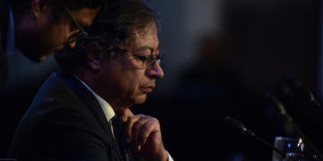 Petro abre la posibilidad de reunirse con exjefes de las paramilitares AUC