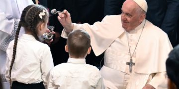 El papa agradece en Budapest la acogida de la Iglesia local a los ucranianos