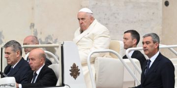 El papa preside el Domingo de Ramos tras su hospitalización