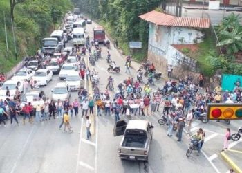 Vecinos de Onia se cansaron de paños de agua y exigen instalación de un puente