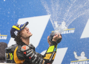 Bezzecchi logra su primera victoria en una carrera sin historia