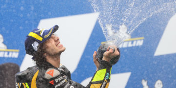 Bezzecchi logra su primera victoria en una carrera sin historia