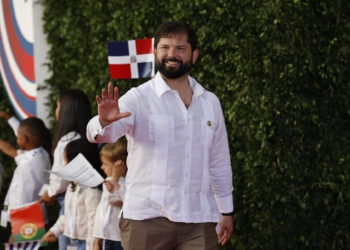 Boric promulga ley que reduce la jornada laboral de 45 a 40 horas semanales