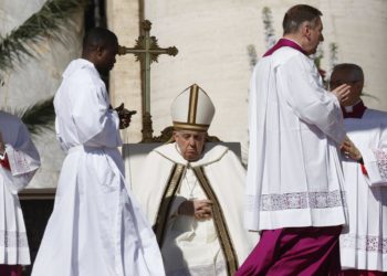 El papa ruega por la paz en Ucrania y Jerusalén en su mensaje de Pascua