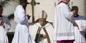 El papa ruega por la paz en Ucrania y Jerusalén en su mensaje de Pascua