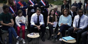 Las protestas siguen a Macron en su segundo viaje para reconectar con los ciudadanos